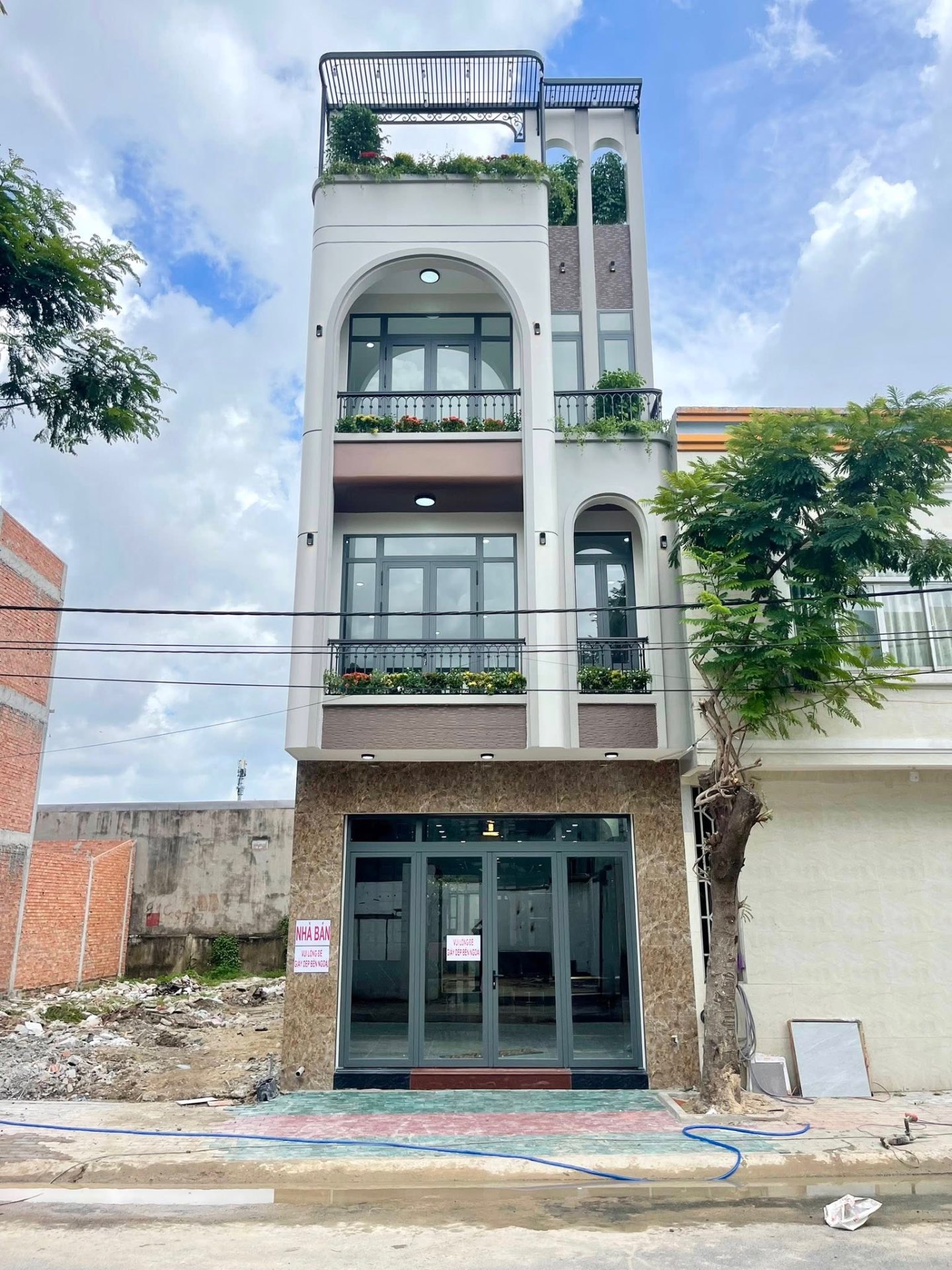 Nhà phố tân cổ điển vòm cong
