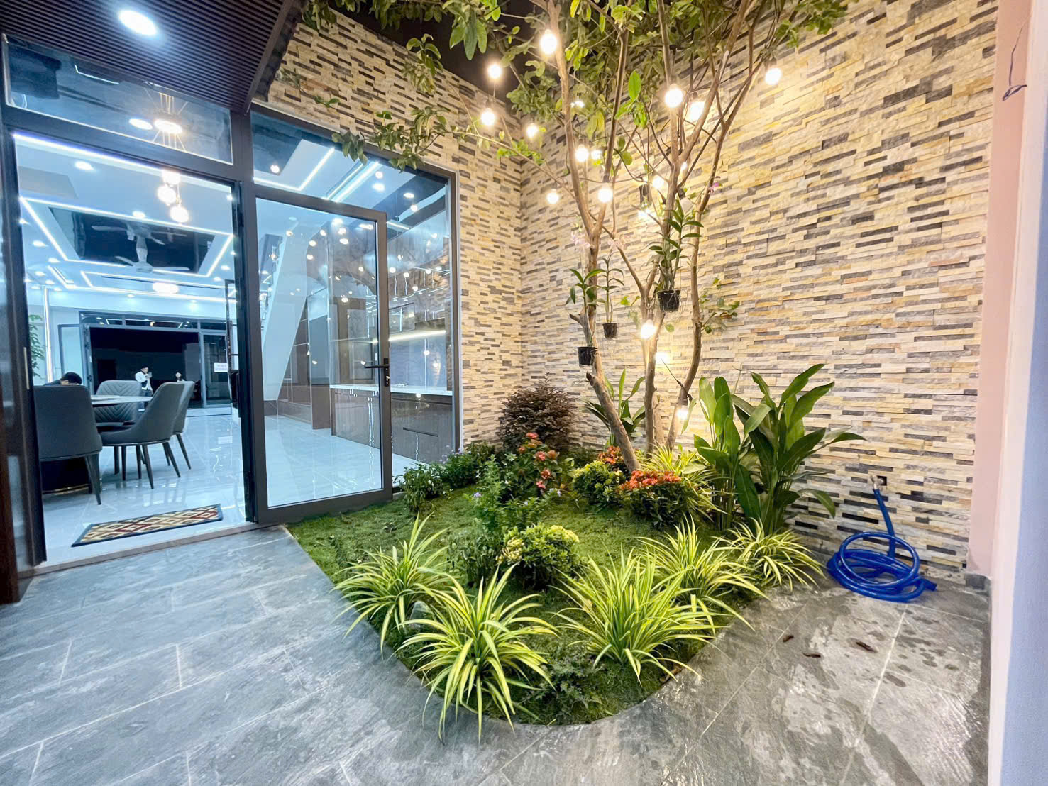 Sân vườn — tiểu cảnh
