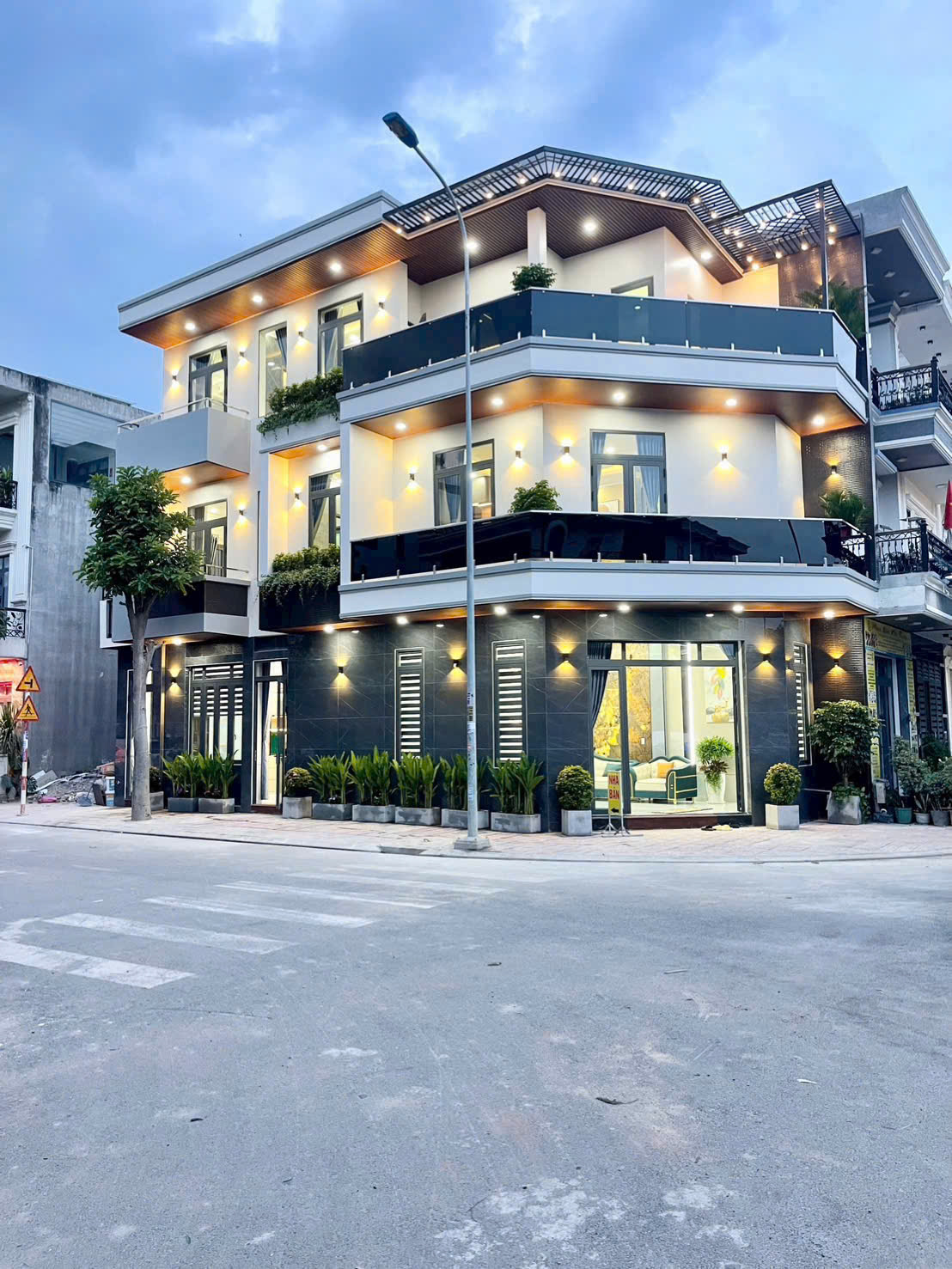 Nhà phố góc 2 mặt tiền hiện đại