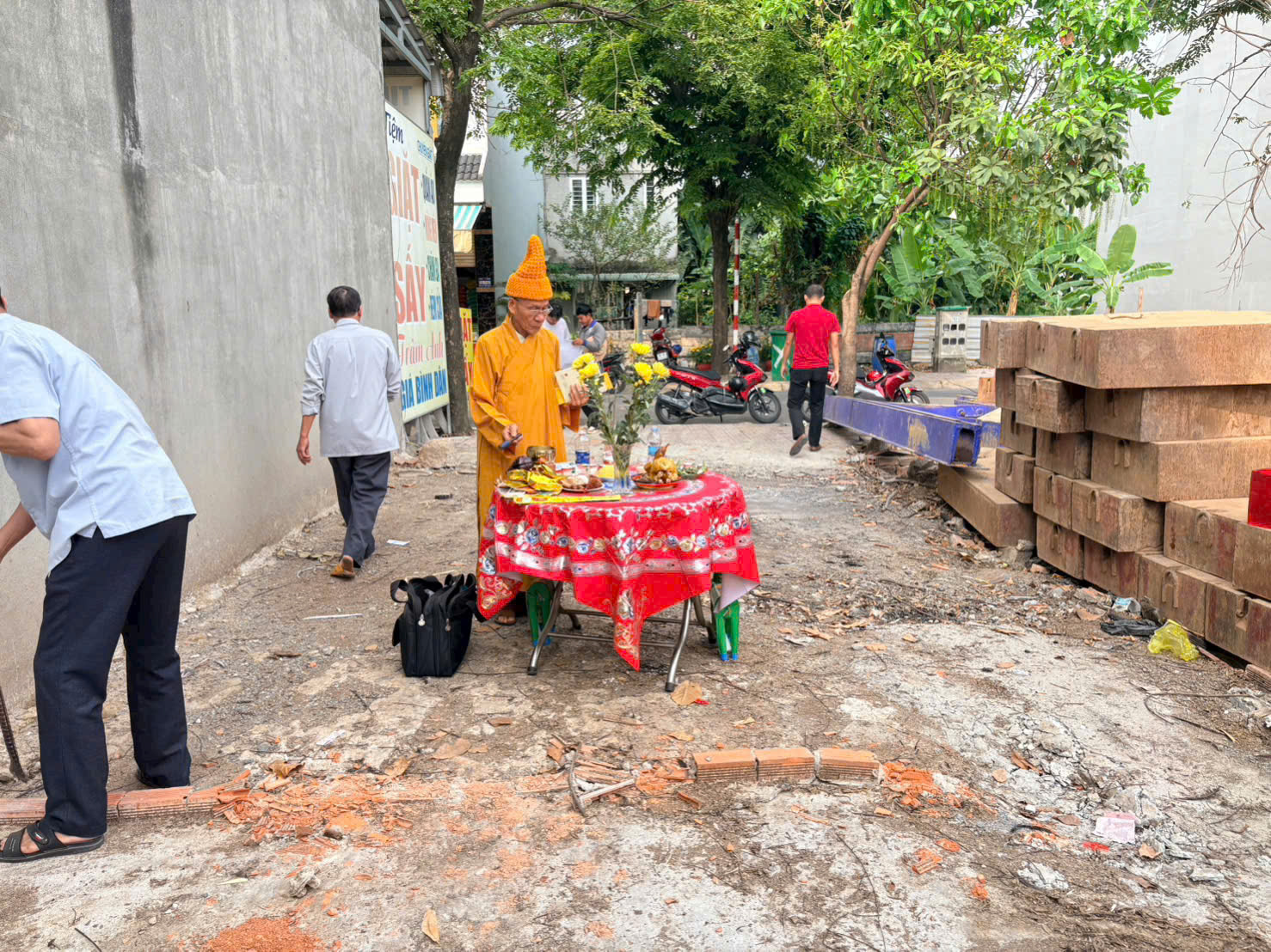 Buổi cúng khởi công